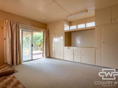 8 Lackey Street, Guyra
