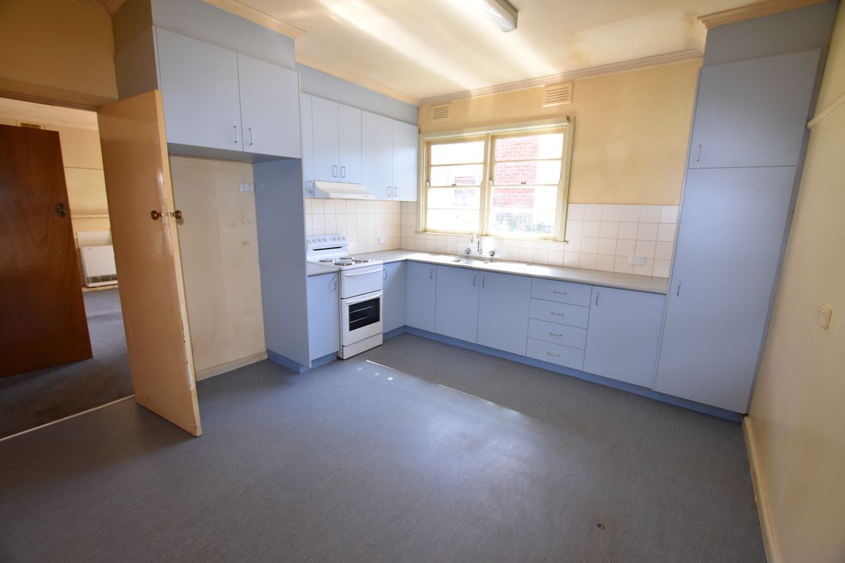 6 Day Street, Tongala