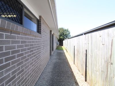 2 / 10 Firestone Avenue, Pimpama