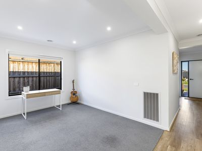 7 Stones Street, Charlemont