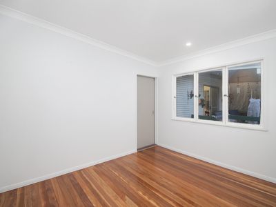 11 Elm Avenue, Woodridge
