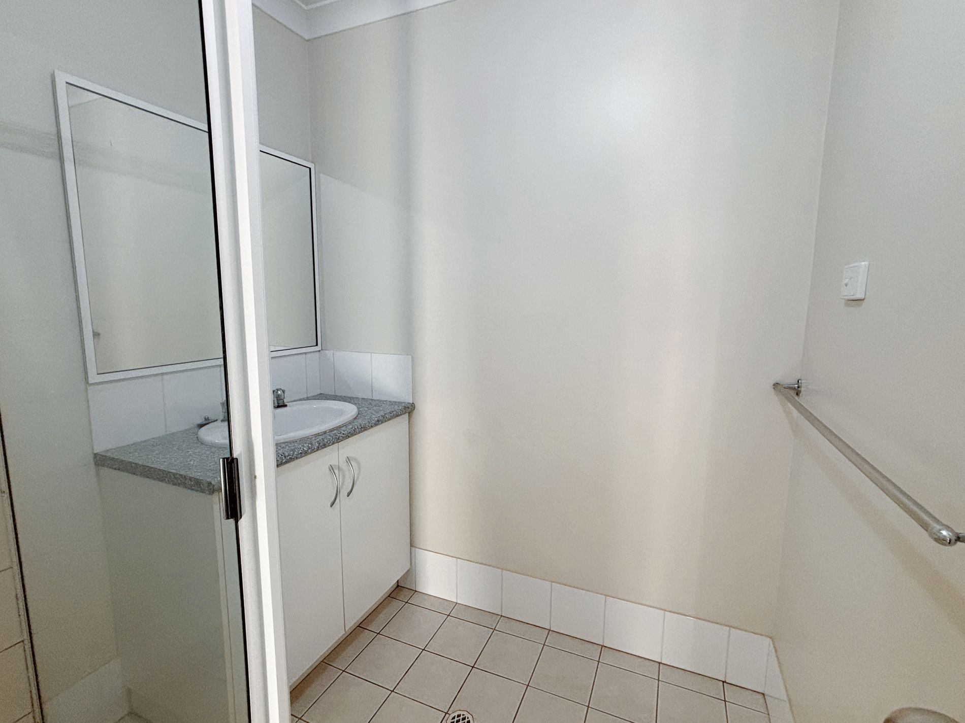 12 / 3 Great Eastern Highway, Somerville