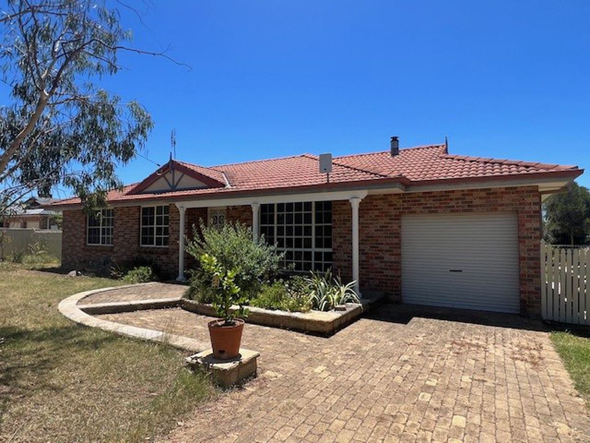 4 Robertson Place, Tamworth First National Real Estate Tamworth