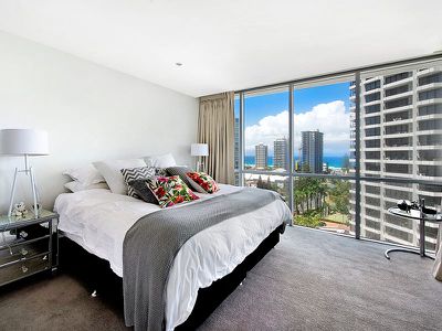 902 / 11 Hill Parade, Main Beach