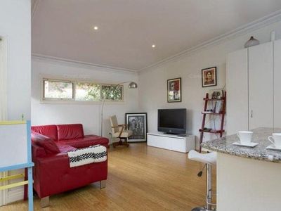 11 Neale Street, Kennington