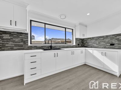 2 / 16-18 Heywood Crescent, Cranbourne North