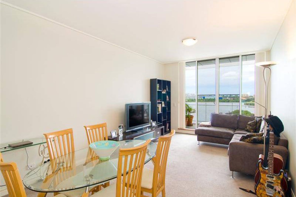 678 / 4 The Crescent, Wentworth Point