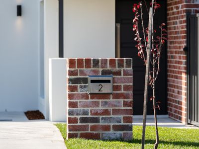 2 Leeman Court, Riverside