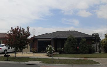 1 Helmsdale Court, Cranbourne West