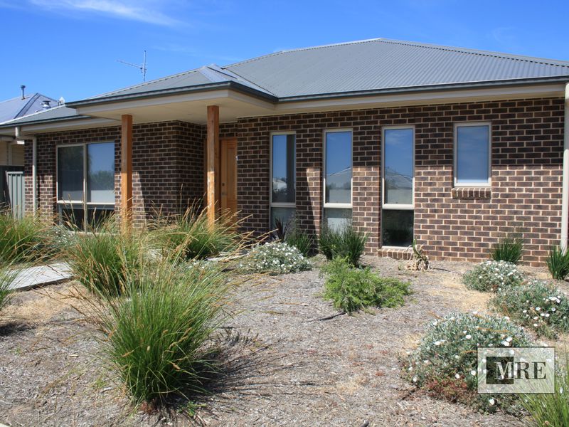 1 / 18 Kidston Parade, Mansfield