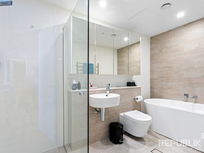 3410 / 2 Como Crescent, Southport