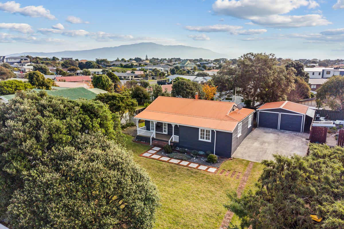 12 Hicks Crescent, Waikanae Beach