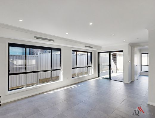 10 Hyperno St, Austral
