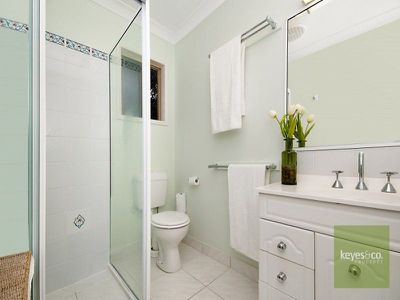 2 Carisbrooke Court, Annandale