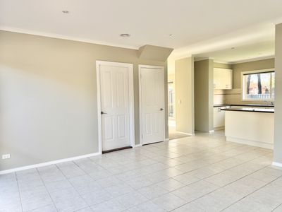 20 Bow Crescent, Manor Lakes