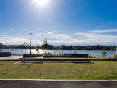 42 Shorline Dr, Rhodes