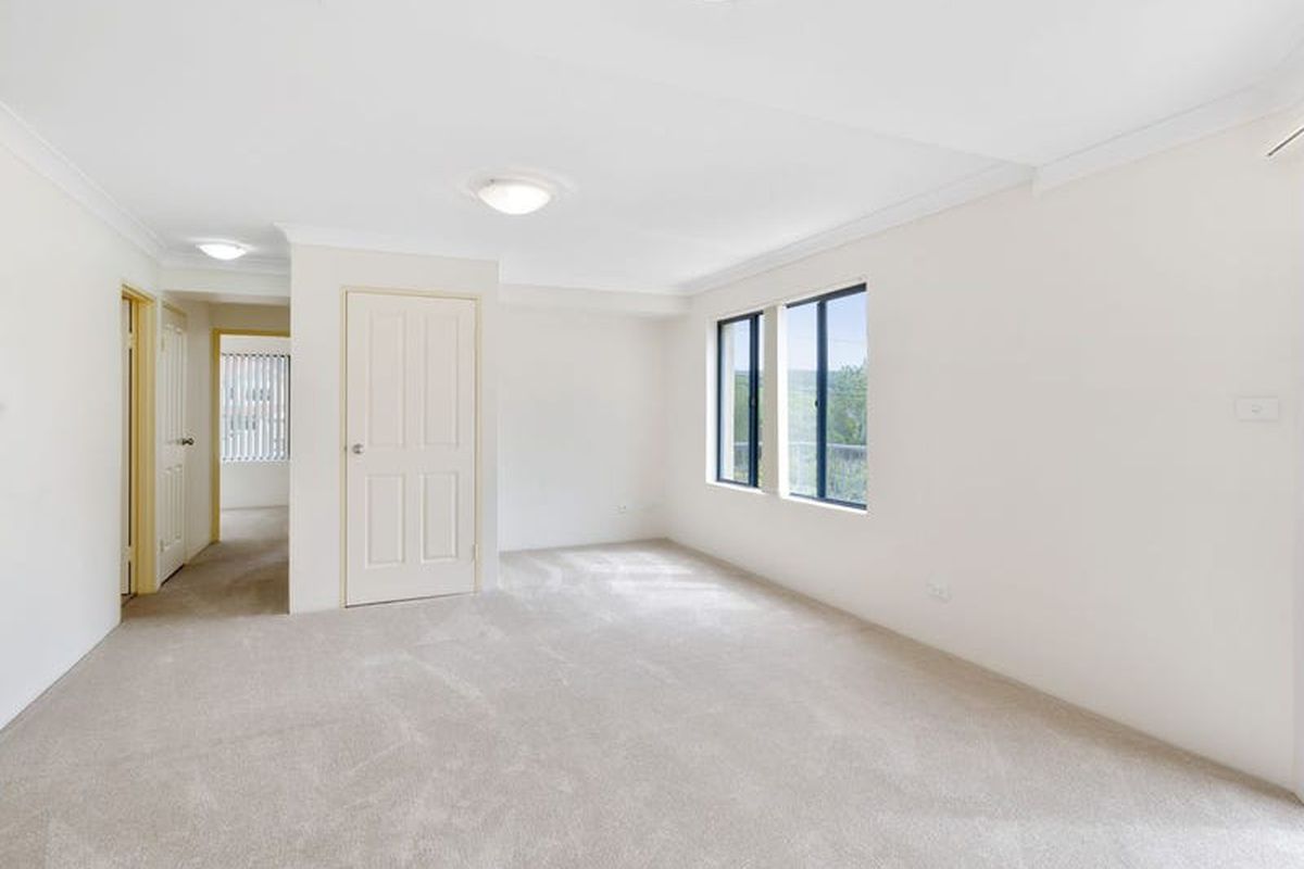 1 / 54 Karalta Road, Erina