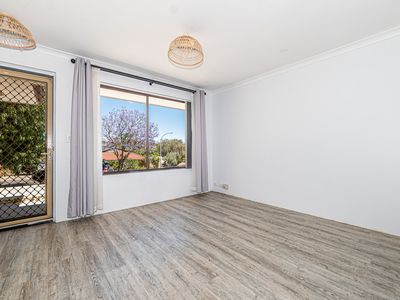 11 McNairn Cross, Leda