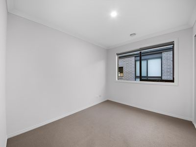 11 Kenmore Way, Clyde North