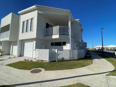 12 Birksgate Crescent, Banya