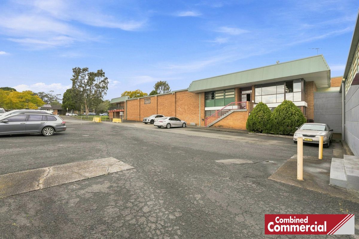 77 Jacaranda Avenue, Bradbury
