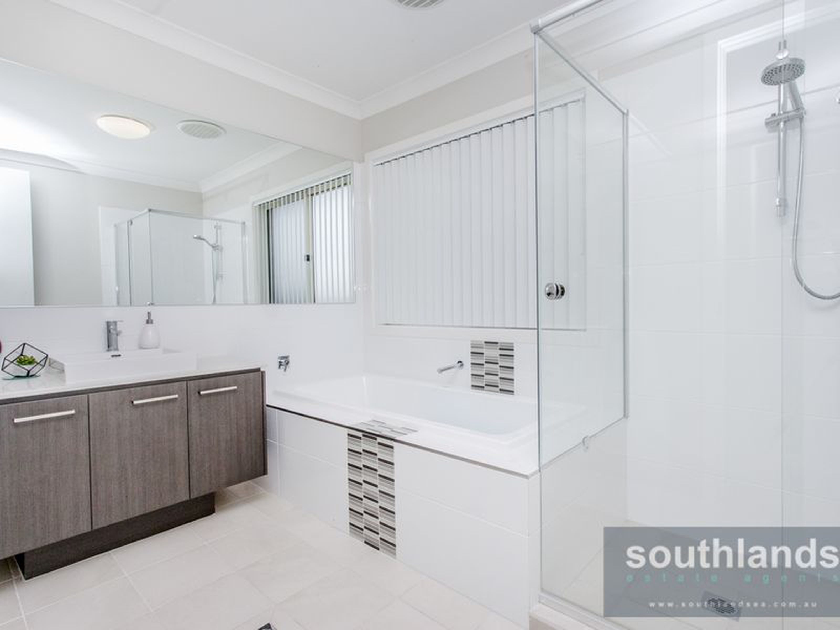 17 Equestrian Circuit, CLAREMONT MEADOWS