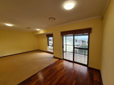 2 / 9 Lockhart Street, Como