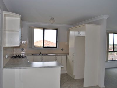 3 / 2 Yarle Crescent, Flinders
