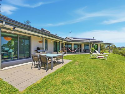 12 Scenic View, Razorback