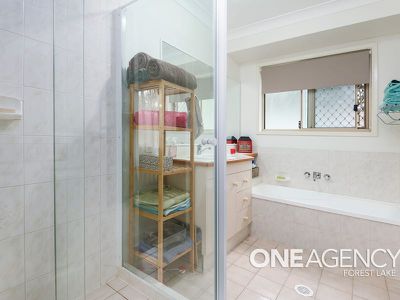 13 Honeysuckle Pl, Forest Lake