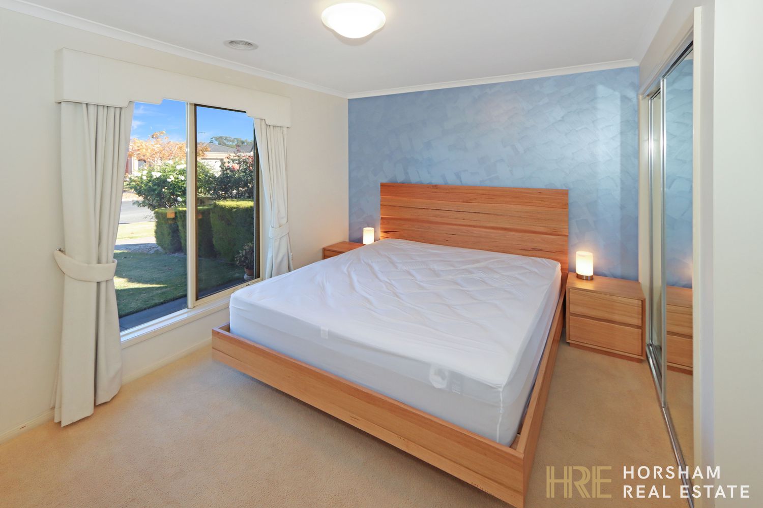 16 Burnett Street, Horsham