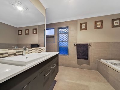 83 Feathertail Place, Wakerley