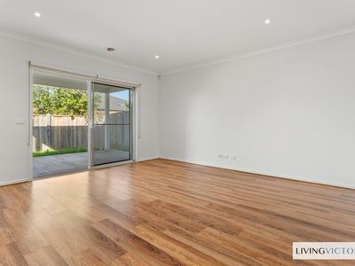 10 Minnehaha Way, Point Cook