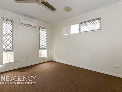 40 Brock Dr, Springfield Lakes