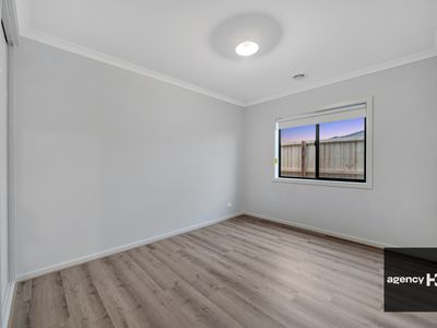 15 Winfred Drive, Mambourin