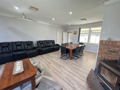 7976 Henry Parkes Way, Parkes