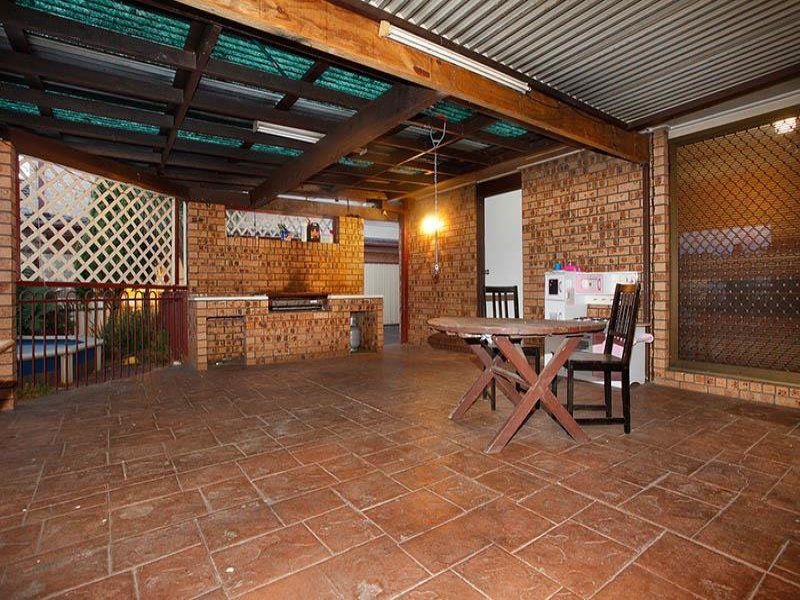 37 Horseshoe Cct, St Clair
