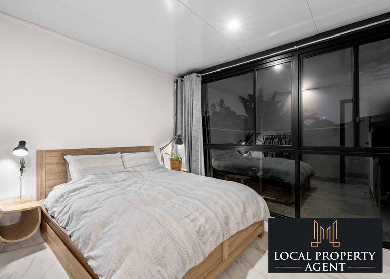 5 Collis Place, Minto