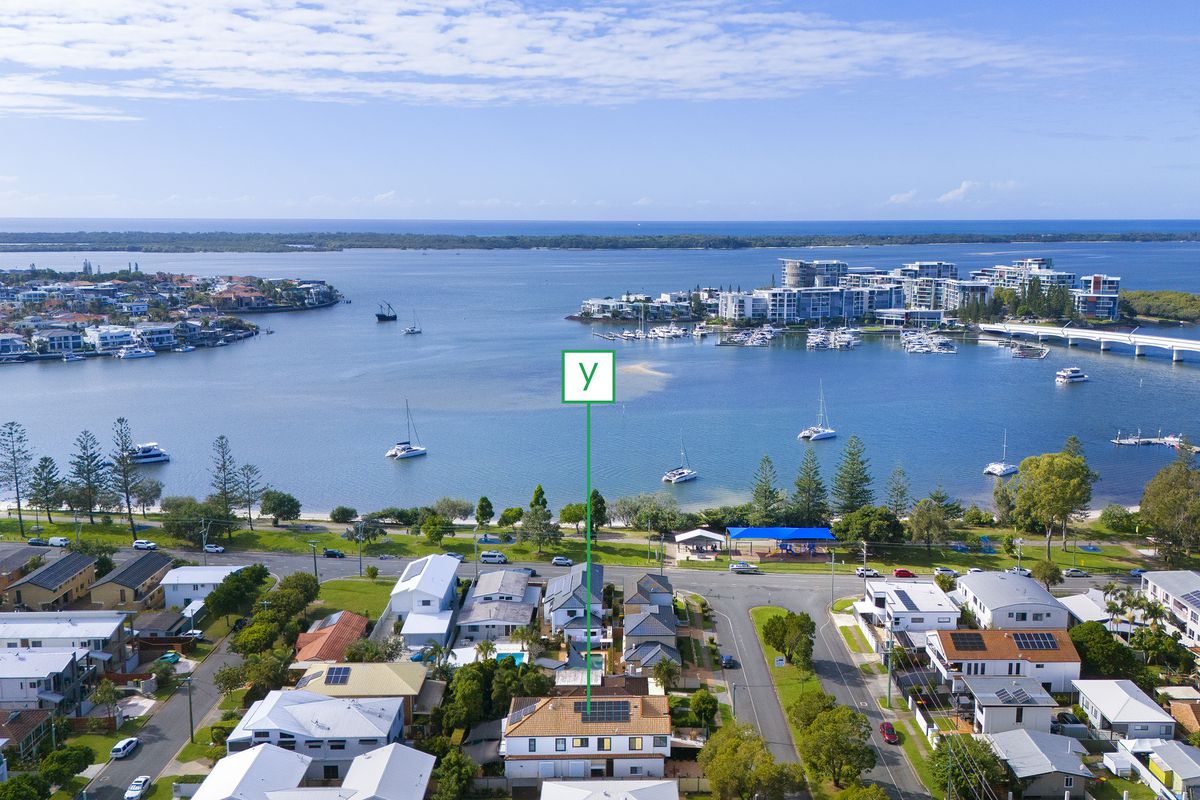 Fully Renovated Coastal Duplex – Walk to Cafés, Broadwater & No Body Corporate Fees