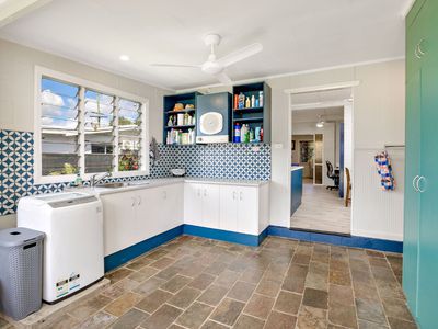 218 Toogood Road, Bayview Heights
