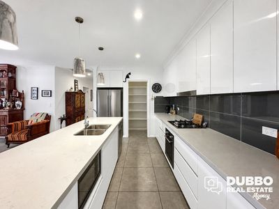 44 Fountain Circuit, Dubbo