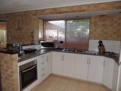 14 Edwards Entrance, Stratton