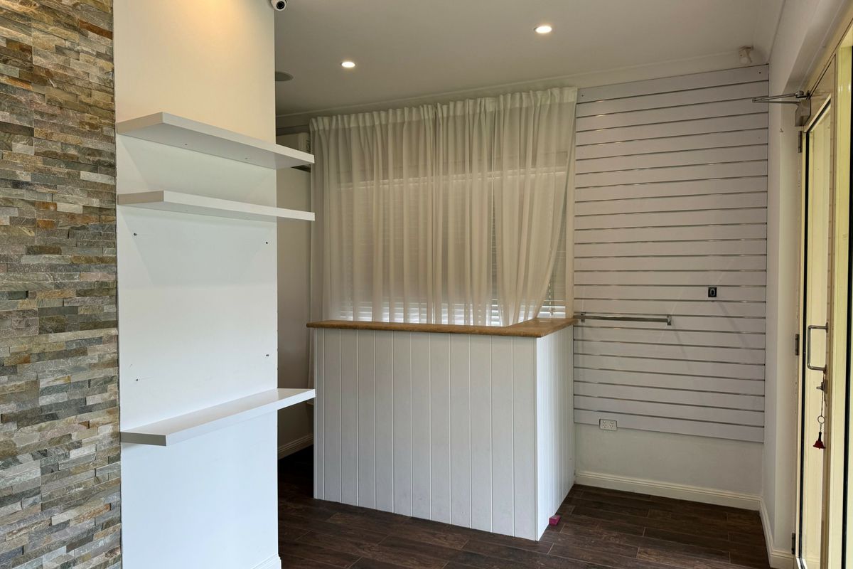 Shop 4 / 41 Hall Drive, Menai