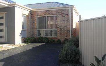 2 / 7 Strahan Close, Berwick