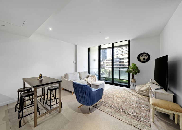 3B / 9 Waterside Place, Docklands