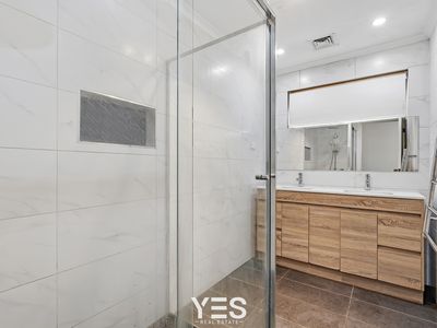 4 / 10 Lang Road, Mount Waverley