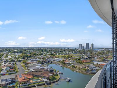 31201 / 5 Harbour Side Court, Biggera Waters