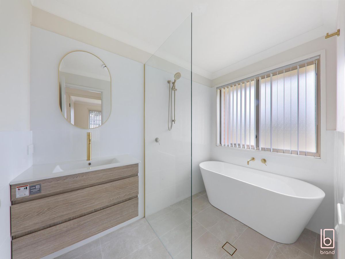 4 Corey Place, Lake Haven