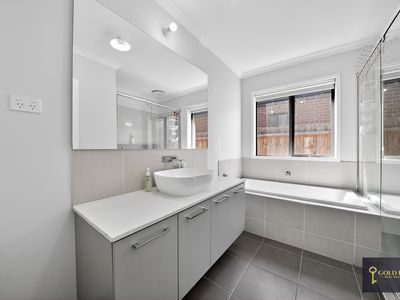 39 Kangaroo Crescent, Aintree