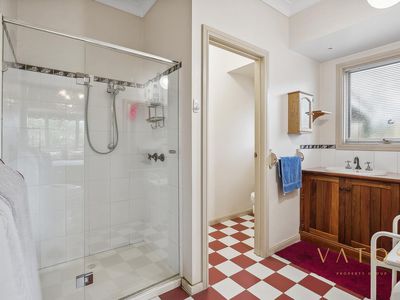 5 Janine Court, Somerville